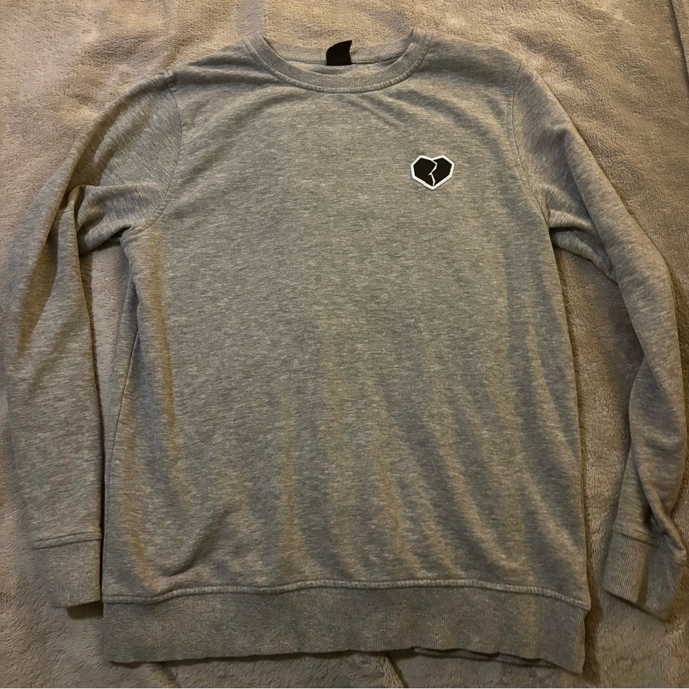 Women’s Atticus Broken Heart Gray Medium Sweatshirt